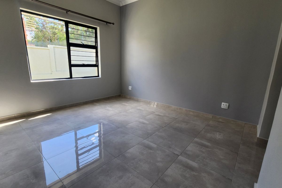 Stunning New House Direct from Decelopers - Photo 3