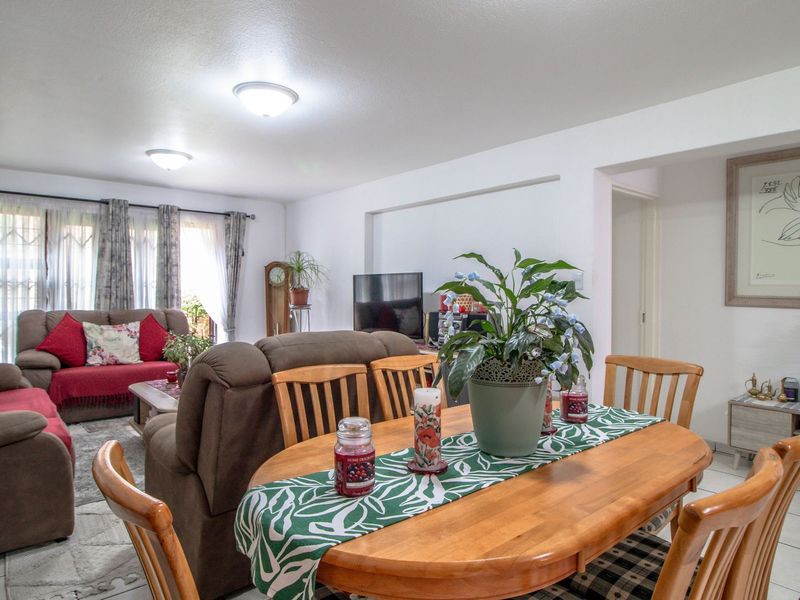 Stunning 2-Bedroom Gem in Prime Location! - Photo 5