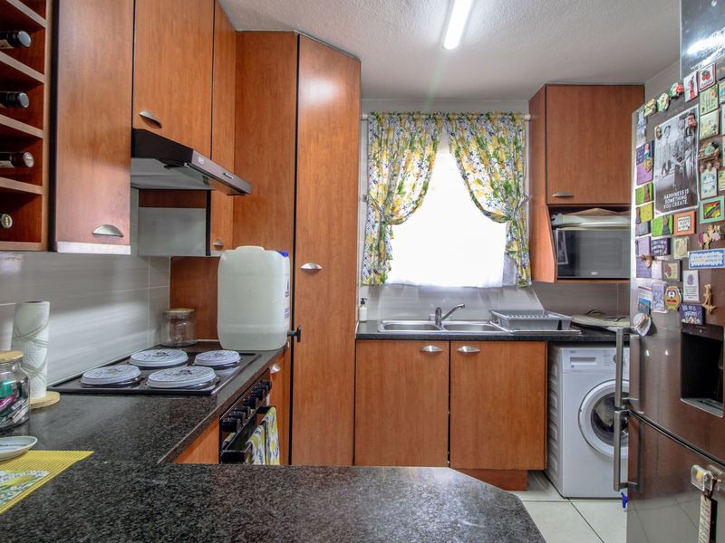 Stunning 2-Bedroom Gem in Prime Location! - Photo 9