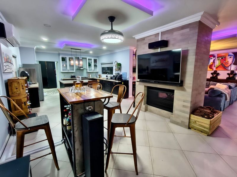 Spectacular Home in Secure Harbour Town Golf Estate - Photo 10