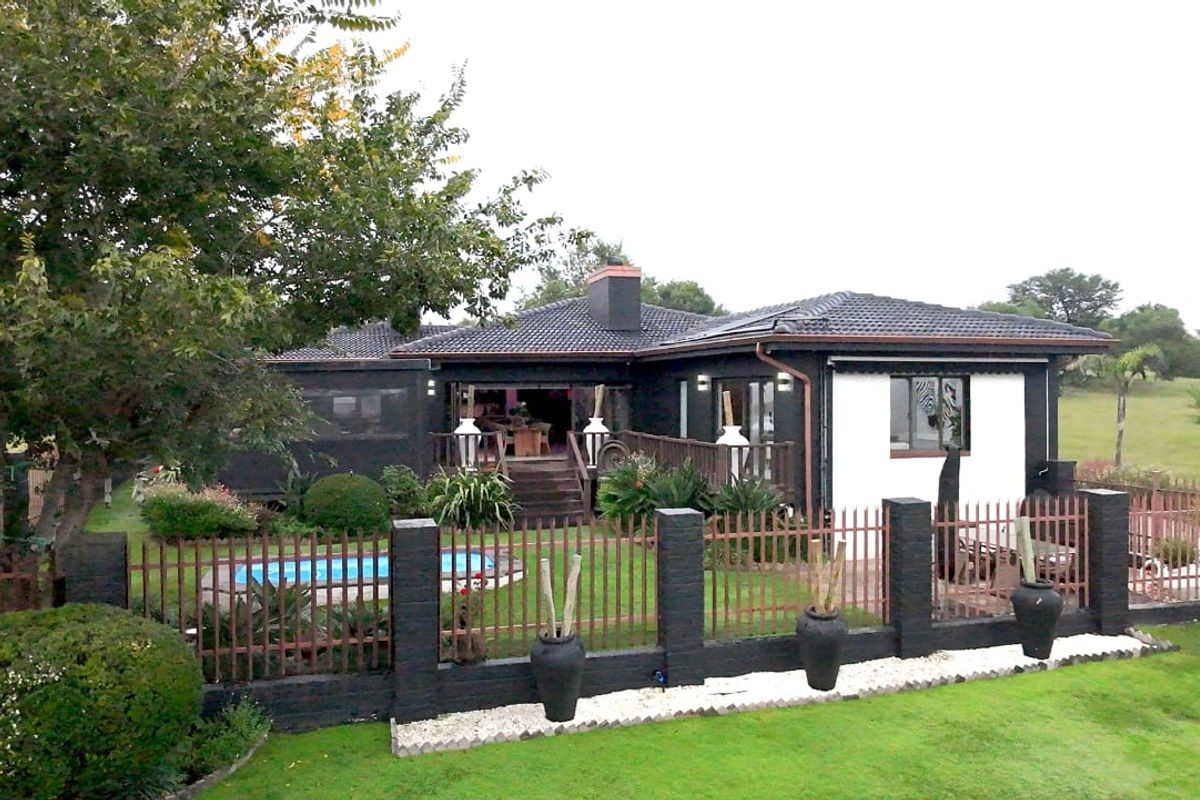 Spectacular Home in Secure Harbour Town Golf Estate - Photo 2