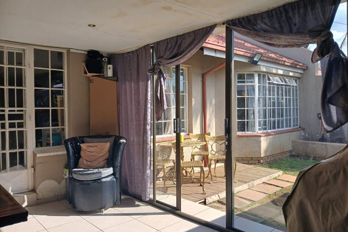 Charming Home with Cozy Features - Photo 3