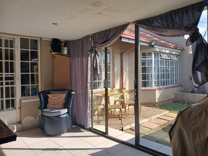 Charming Home with Cozy Features - Photo 3