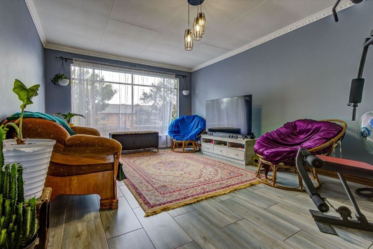 Cozy 2-Bedroom Home with Garage and Modern Features - Photo 2