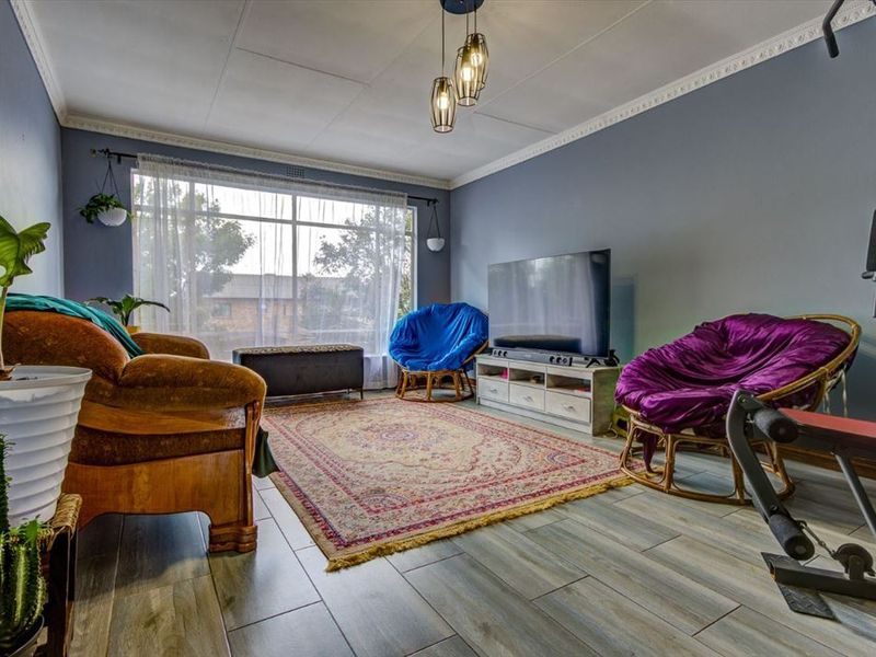 Cozy 2-Bedroom Home with Garage and Modern Features - Photo 2