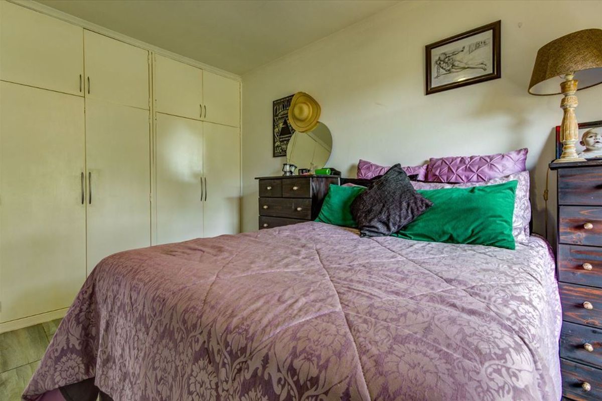 Cozy 2-Bedroom Home with Garage and Modern Features - Photo 3