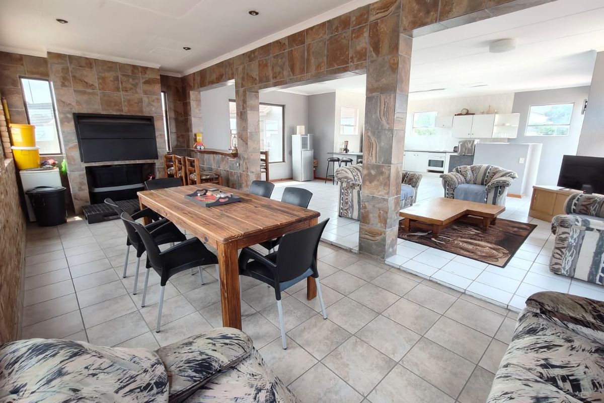 Stunning Holiday Home with Breathtaking Vaal Dam Views - Photo 5