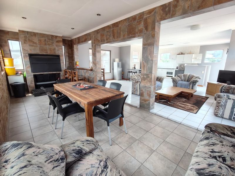 Stunning Holiday Home with Breathtaking Vaal Dam Views - Photo 5