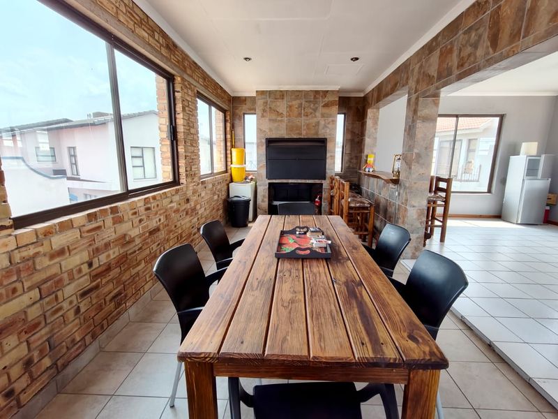 Stunning Holiday Home with Breathtaking Vaal Dam Views - Photo 6