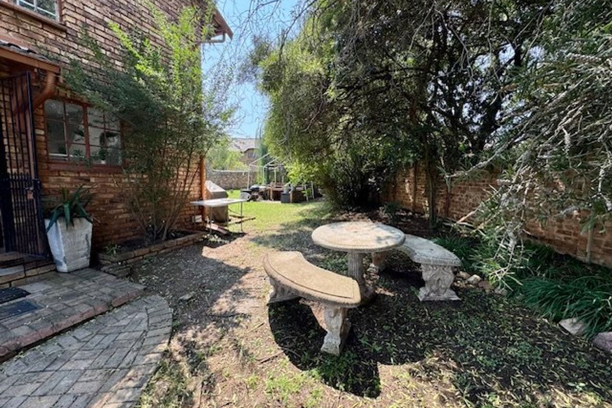 Stunning, Newly Renovated Home in an exclusive, upmarket enclave! - Photo 3