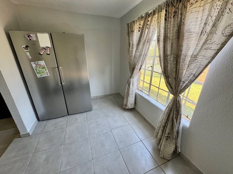 Stunning, Newly Renovated Home in an exclusive, upmarket enclave! - Photo 10