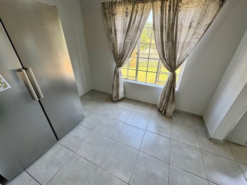 Stunning, Newly Renovated Home in an exclusive, upmarket enclave! - Photo 9