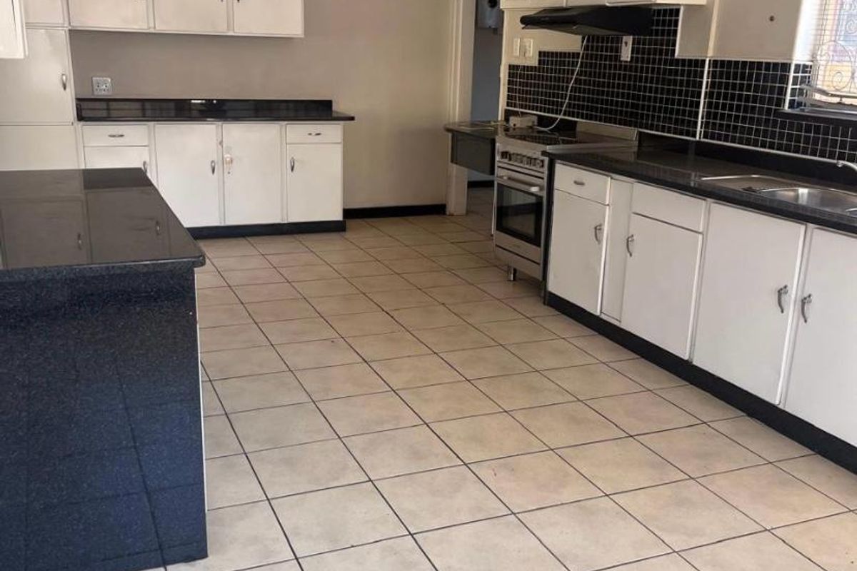 Charming & Spacious 4-Bedroom Home with a 2-Bedroom Flatlet in Sunnyridge, Germiston! - Photo 3