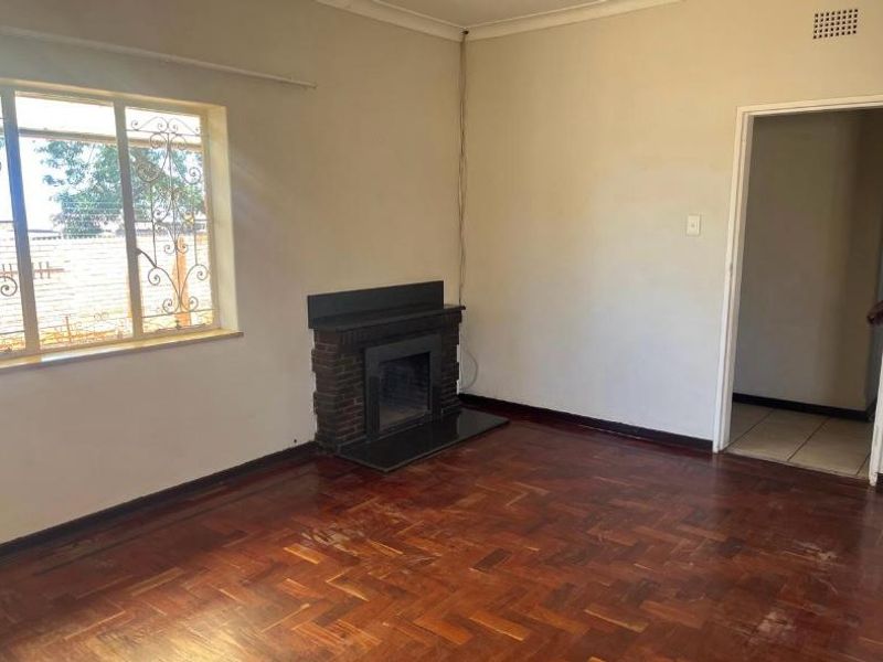 Charming & Spacious 4-Bedroom Home with a 2-Bedroom Flatlet in Sunnyridge, Germiston! - Photo 8
