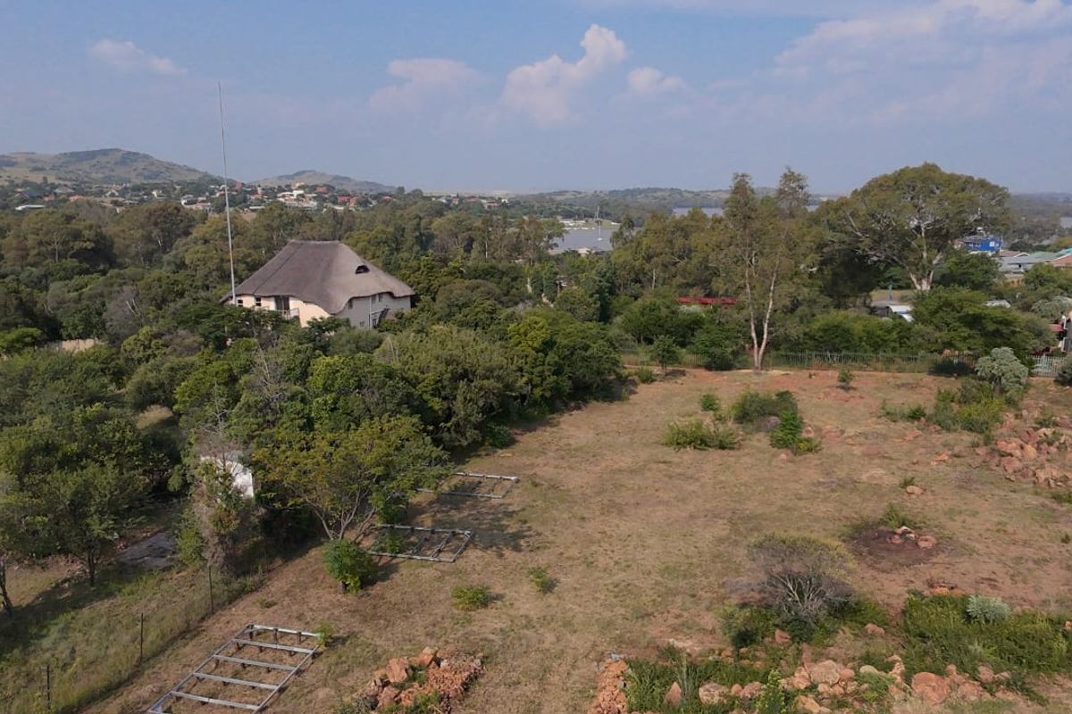 Secluded Bliss with Stunning Dam Views – 2403m2 of Vacant Land - Photo 5