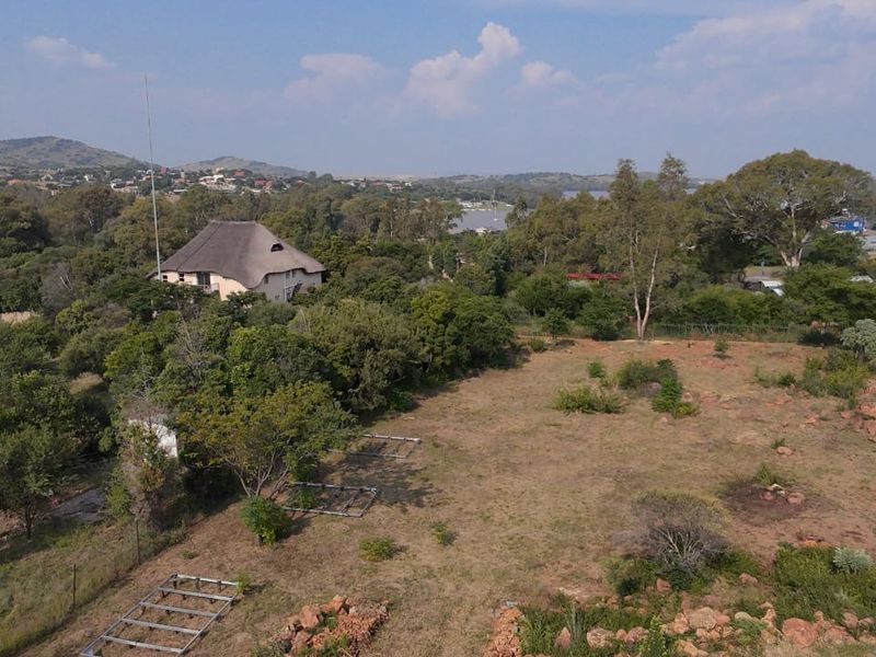 Secluded Bliss with Stunning Dam Views – 2403m2 of Vacant Land - Photo 5