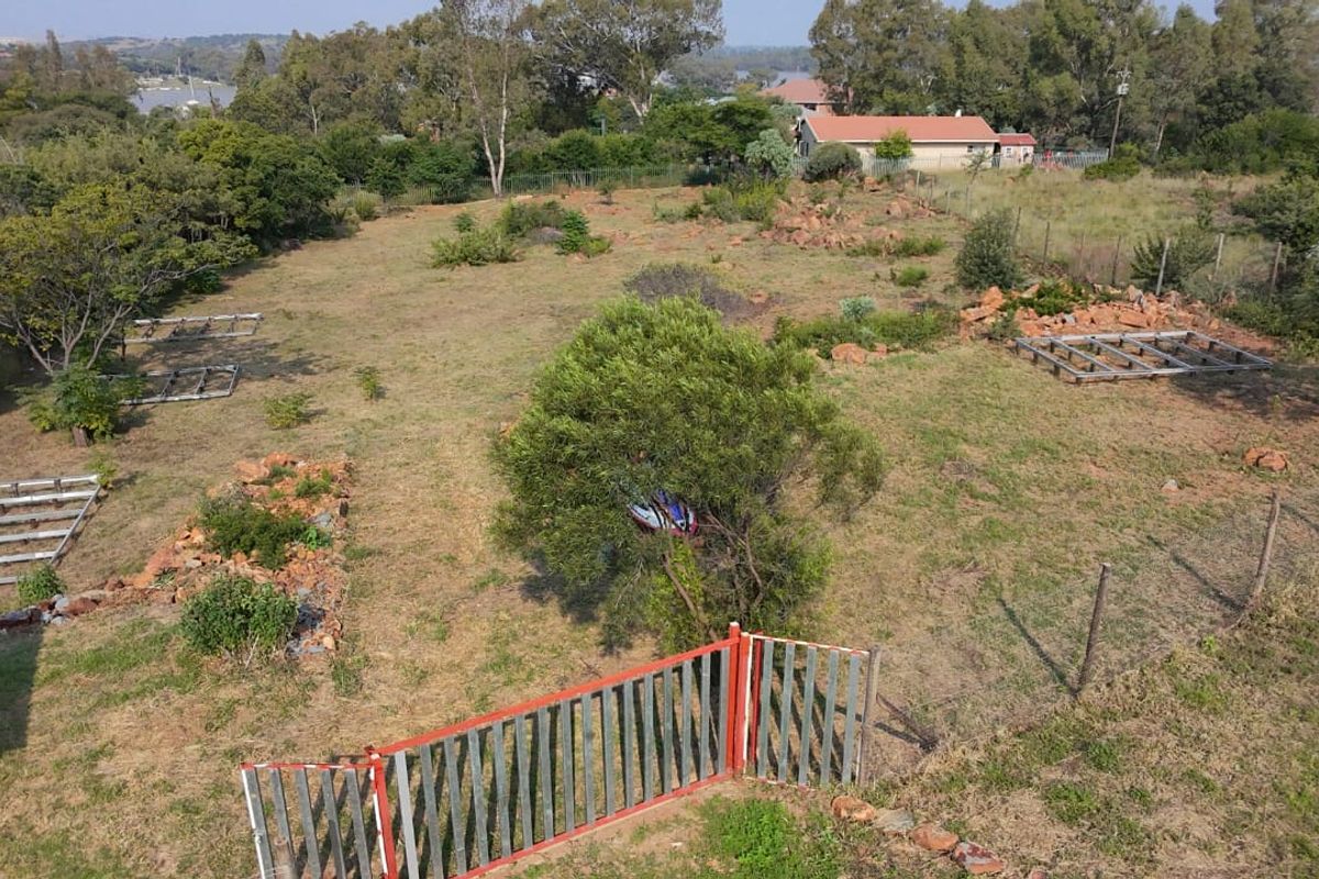 Secluded Bliss with Stunning Dam Views – 2403m2 of Vacant Land - Photo 4