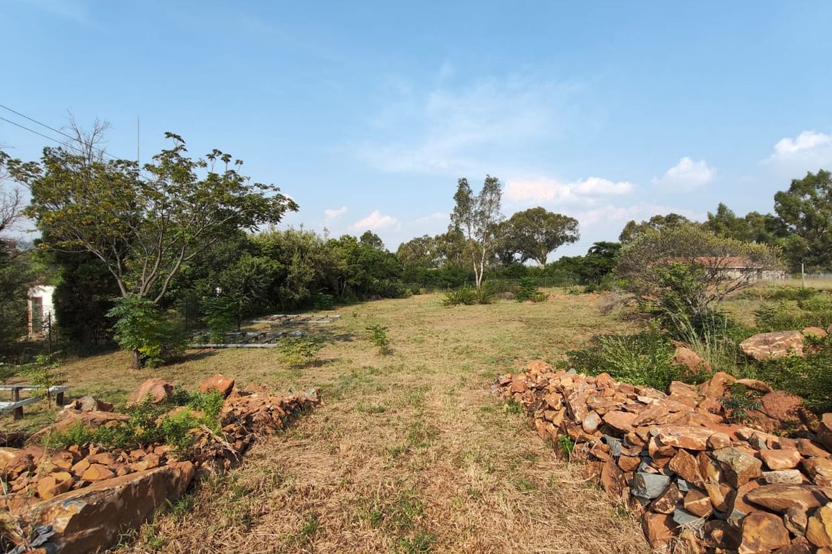 Secluded Bliss with Stunning Dam Views – 2403m2 of Vacant Land - Photo 2