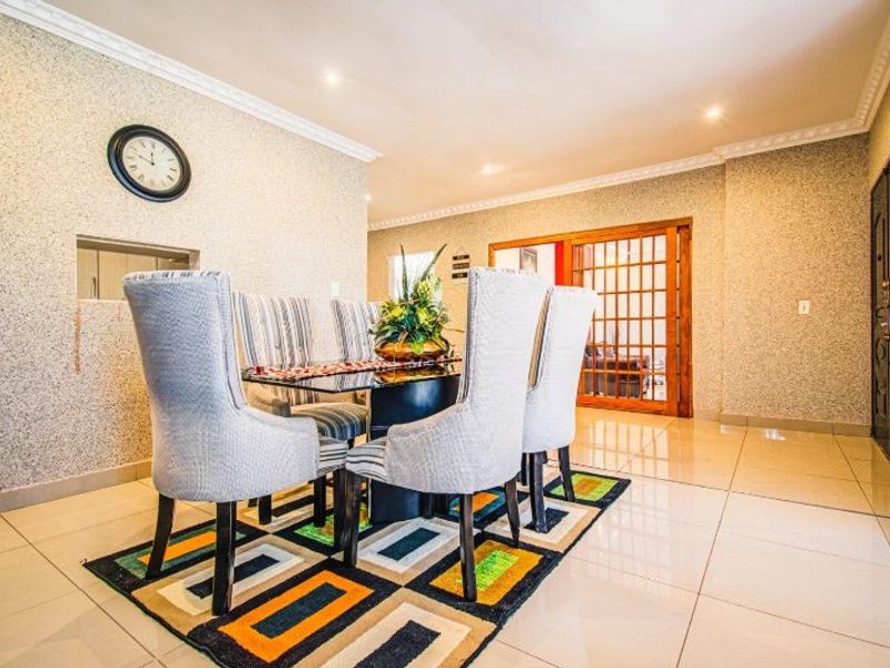Family Home with a Spacious Granny Flat – Perfect for Comfortable Living! - Photo 9