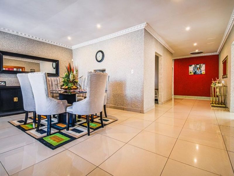 Family Home with a Spacious Granny Flat – Perfect for Comfortable Living! - Photo 8