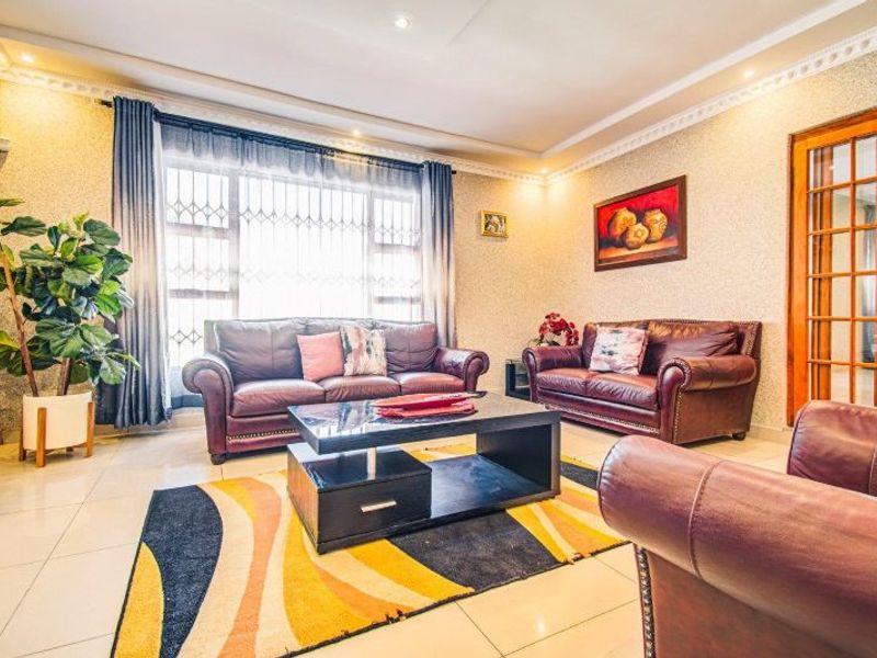 Family Home with a Spacious Granny Flat – Perfect for Comfortable Living! - Photo 7