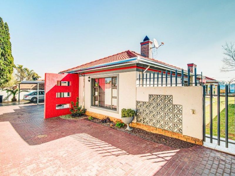 Family Home with a Spacious Granny Flat – Perfect for Comfortable Living! - Photo 5