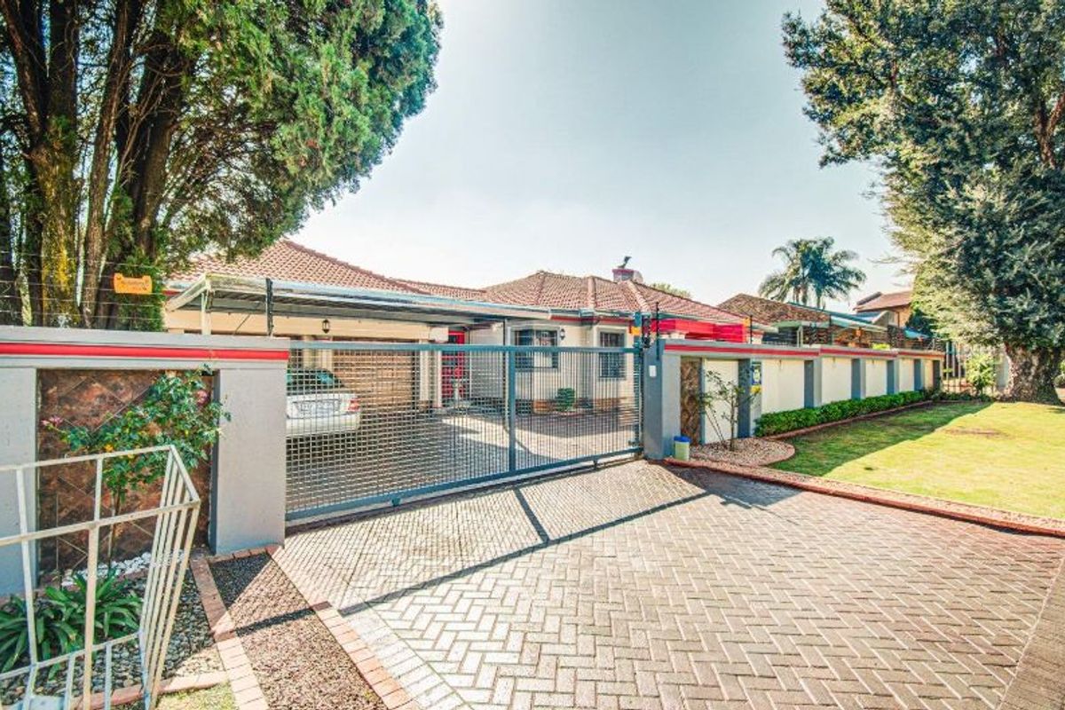 Family Home with a Spacious Granny Flat – Perfect for Comfortable Living! - Photo 2