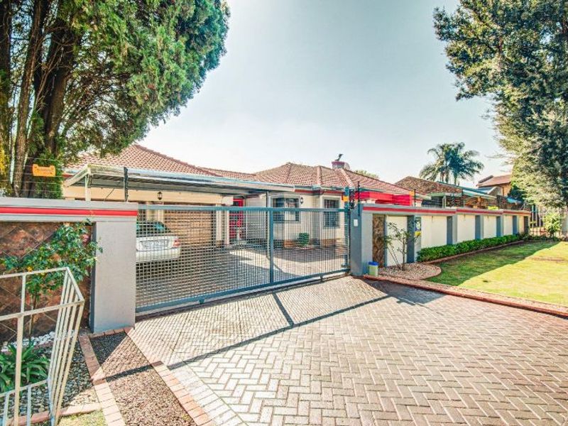 Family Home with a Spacious Granny Flat – Perfect for Comfortable Living! - Photo 2