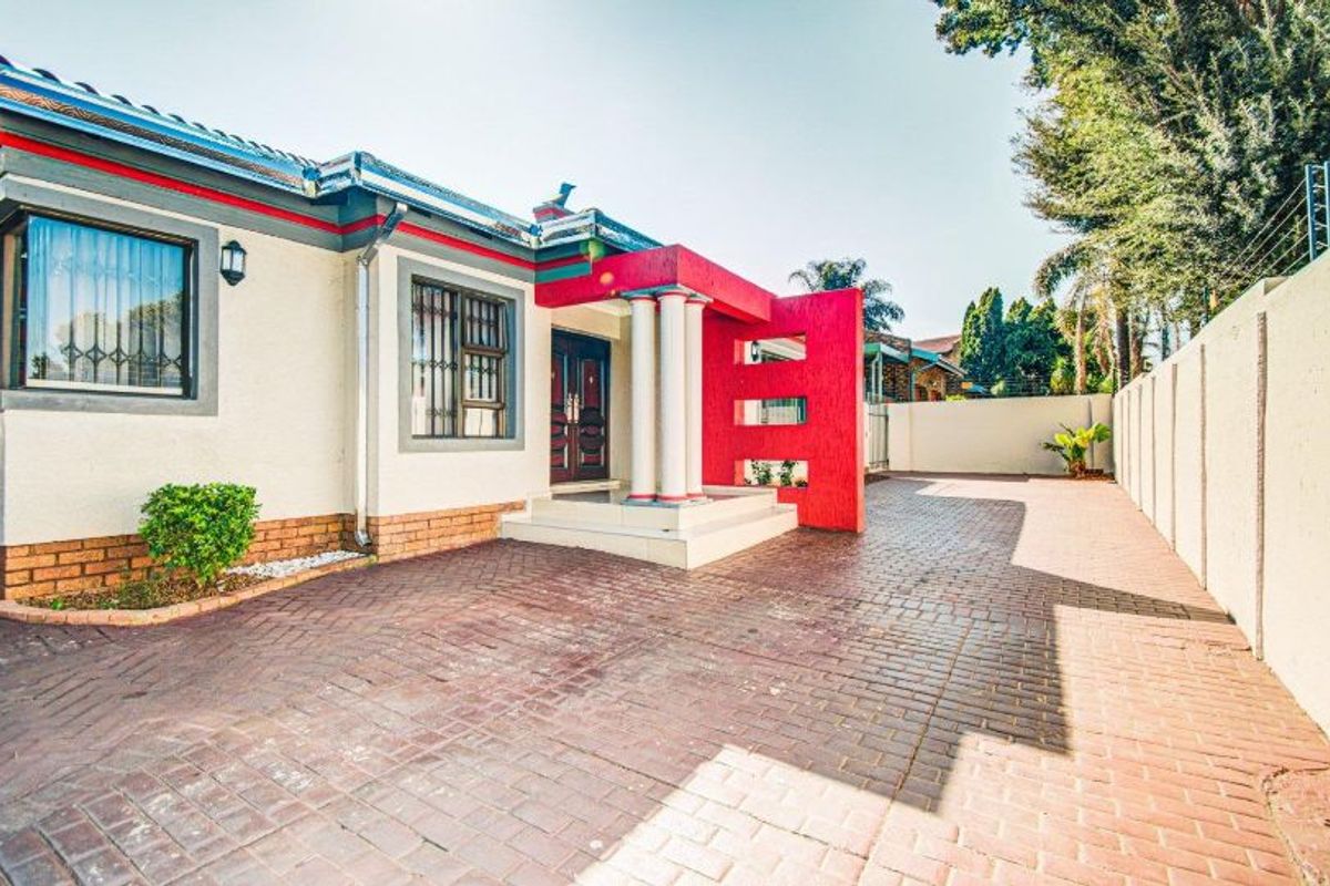 Family Home with a Spacious Granny Flat – Perfect for Comfortable Living! - Photo 3