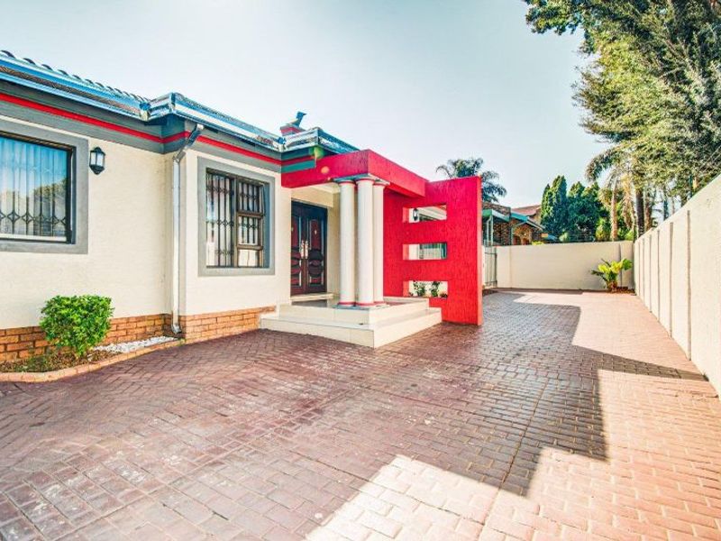 Family Home with a Spacious Granny Flat – Perfect for Comfortable Living! - Photo 3