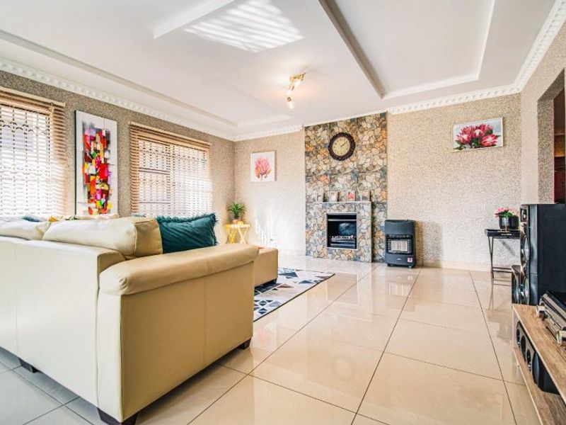 Family Home with a Spacious Granny Flat – Perfect for Comfortable Living! - Photo 10