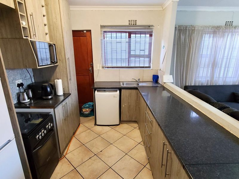 Three Bedroom Home in Highbury  - Photo 5