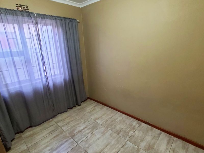 Three Bedroom Home in Highbury  - Photo 10