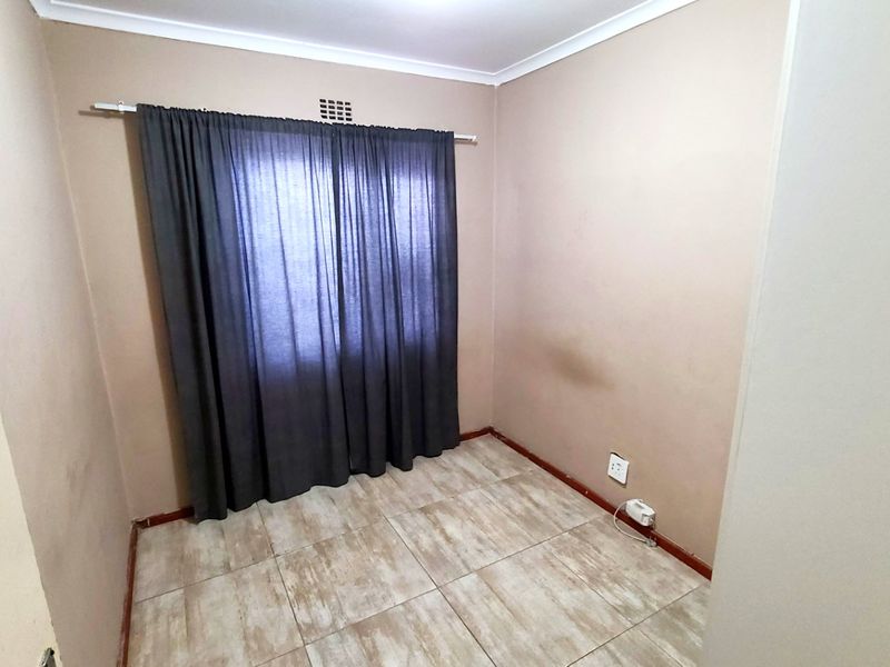 Three Bedroom Home in Highbury  - Photo 7