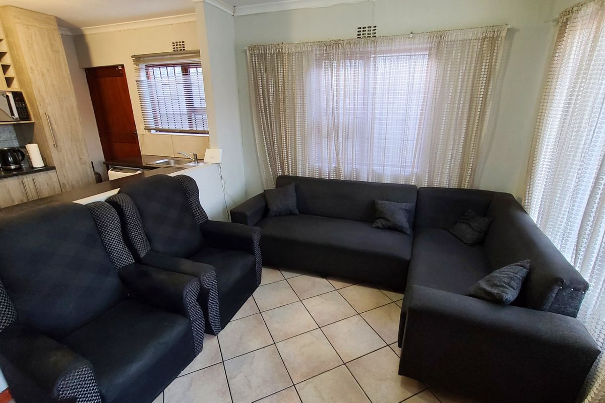 Three Bedroom Home in Highbury  - Photo 2