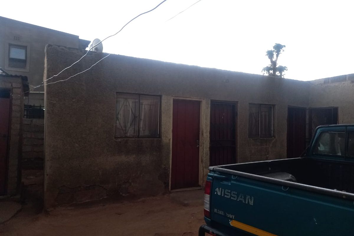 Charming 2-Bedroom Home with Rental Income Potential - Photo 2