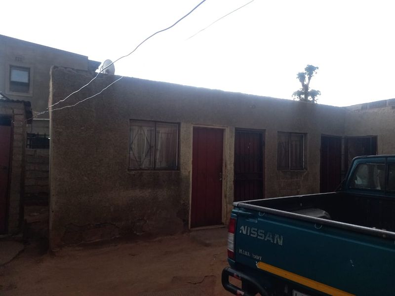 Charming 2-Bedroom Home with Rental Income Potential - Photo 2