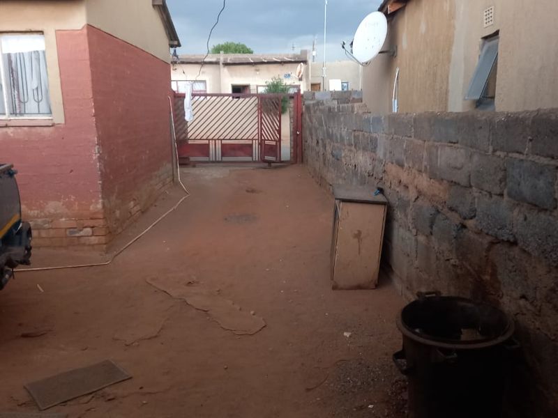 Charming 2-Bedroom Home with Rental Income Potential - Photo 4