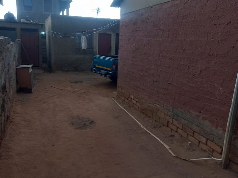 Charming 2-Bedroom Home with Rental Income Potential - Photo 3