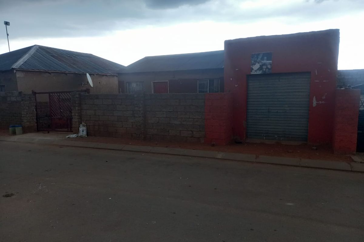 Charming 2-Bedroom Home with Rental Income Potential - Photo 5