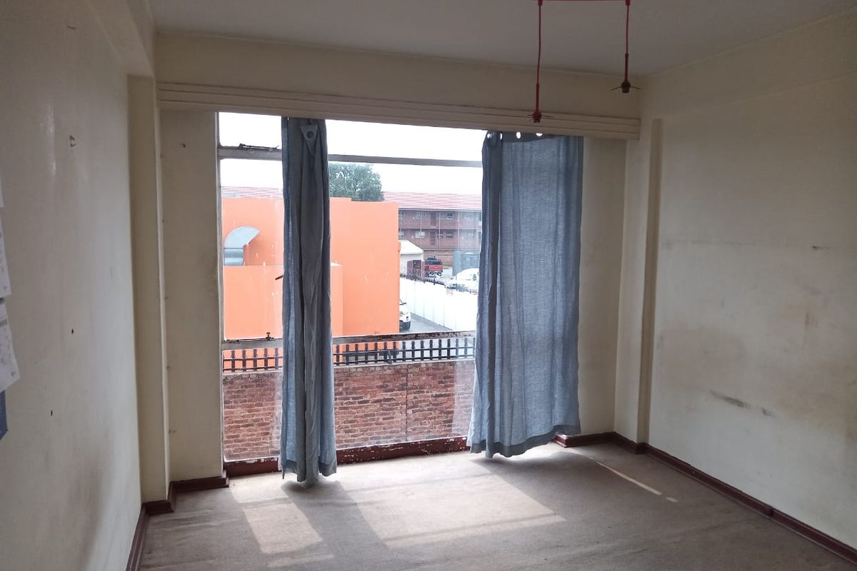 EXPERIENCE LUXURY LIVING IN THE HEART OF KEMPTON PARK! - Photo 4