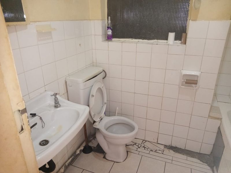 EXPERIENCE LUXURY LIVING IN THE HEART OF KEMPTON PARK! - Photo 9