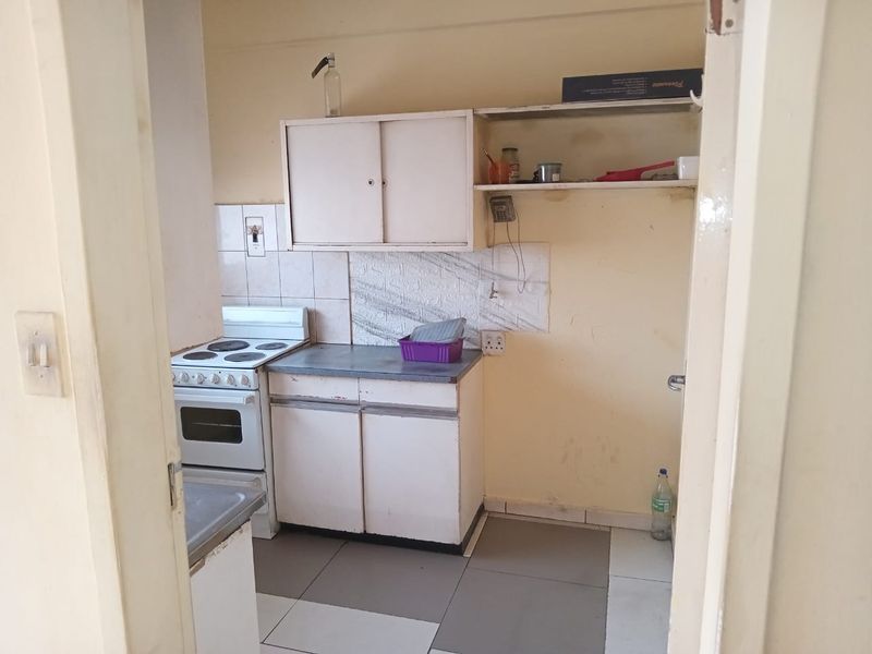 EXPERIENCE LUXURY LIVING IN THE HEART OF KEMPTON PARK! - Photo 2