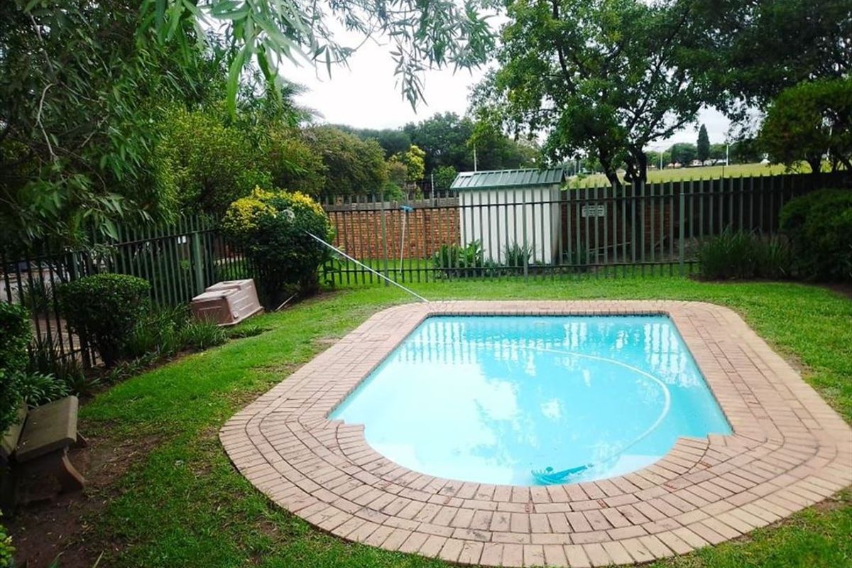 Spacious Home with Impressive Features - Photo 3