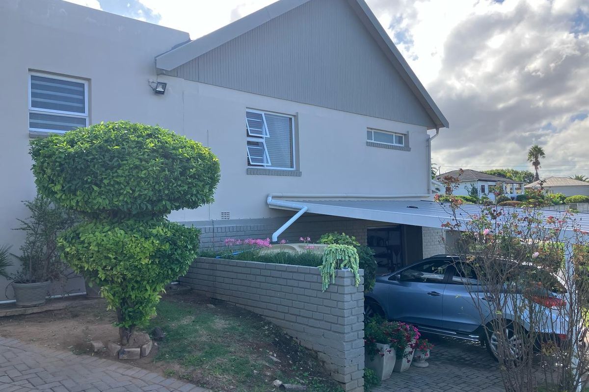 Extremely Neat Modern Family Home! - Photo 3