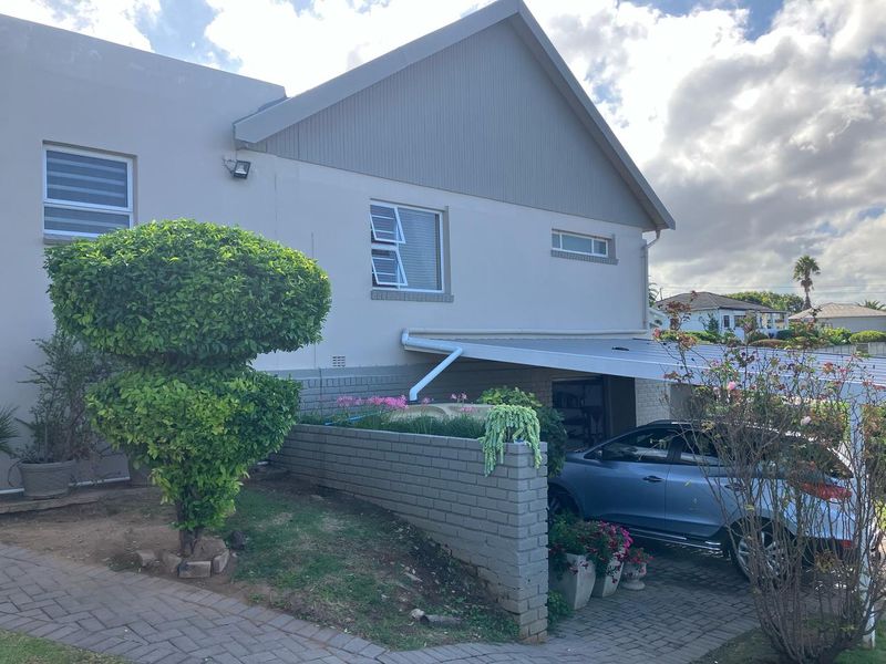 Extremely Neat Modern Family Home! - Photo 3