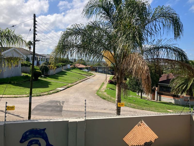 Extremely Neat Modern Family Home! - Photo 10