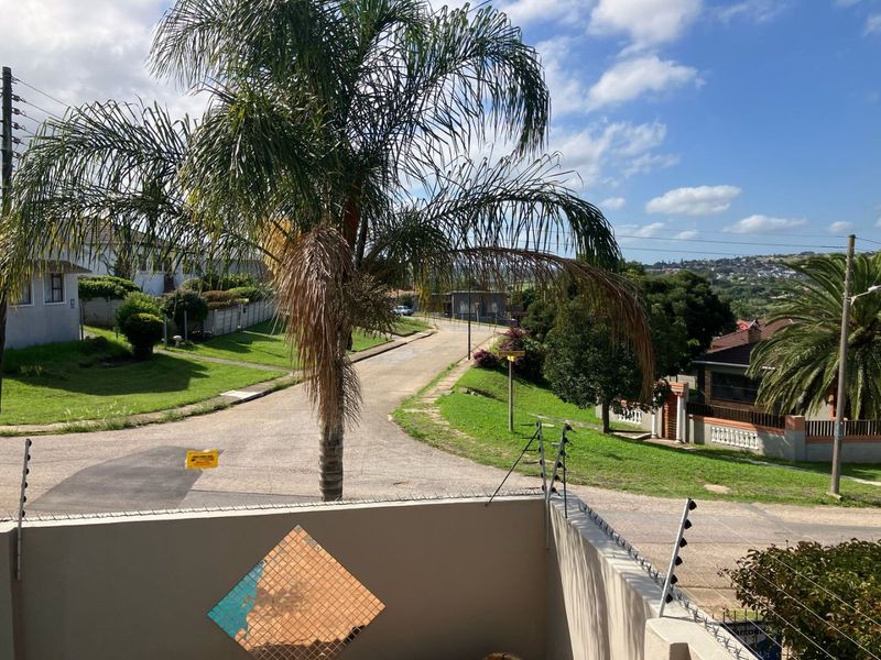 Extremely Neat Modern Family Home! - Photo 7