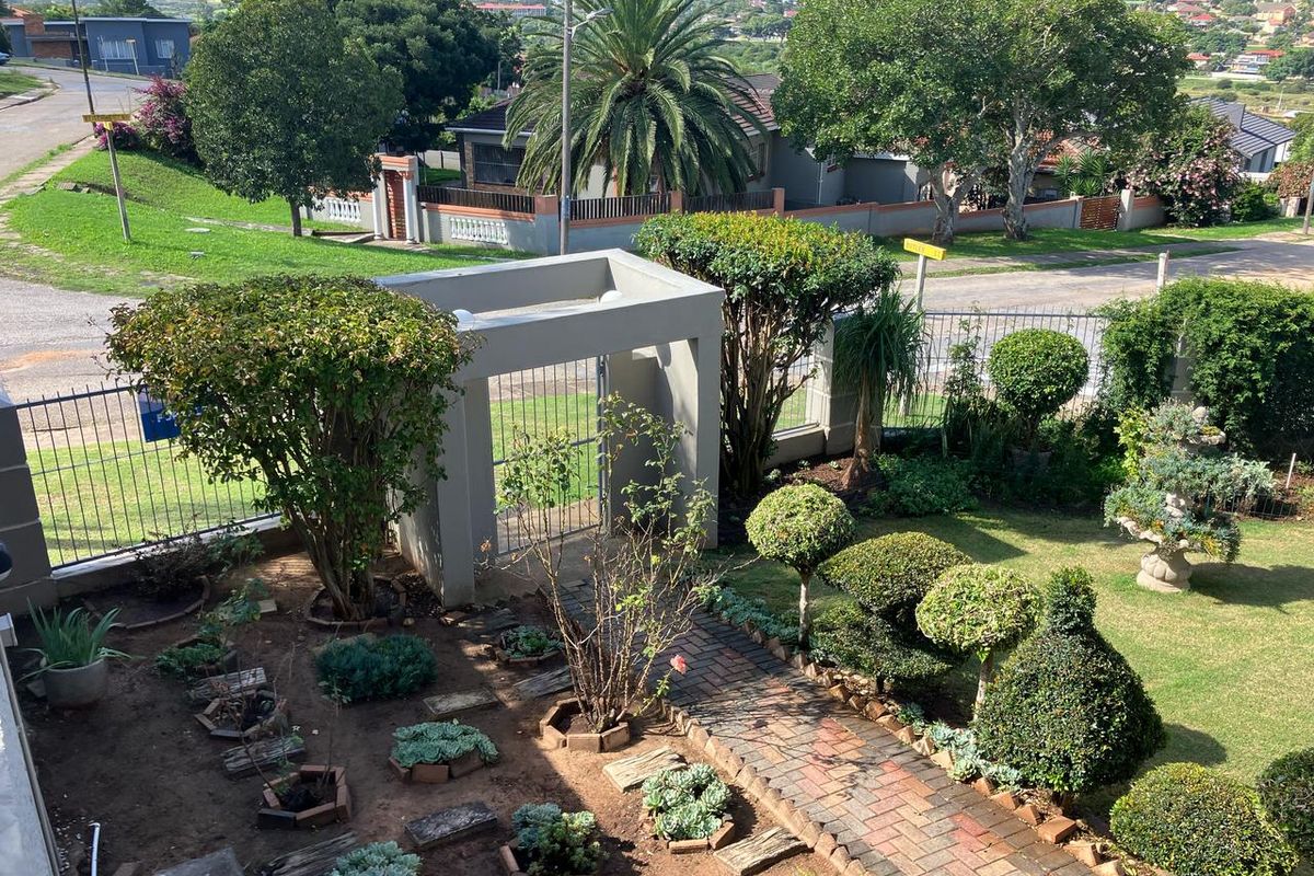 Extremely Neat Modern Family Home! - Photo 5