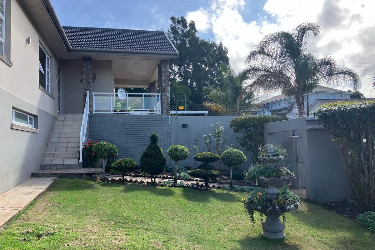 Extremely Neat Modern Family Home! - Photo 4